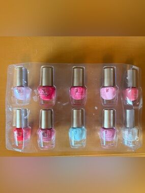 Set of 8 Nail Polishes BRAND NEW UNOPENED Beauty Concepts Very Pretty Colors!